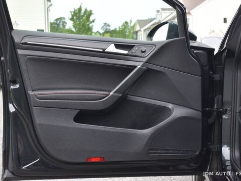 Used 2017 Volkswagen GTI SE FWD image 8