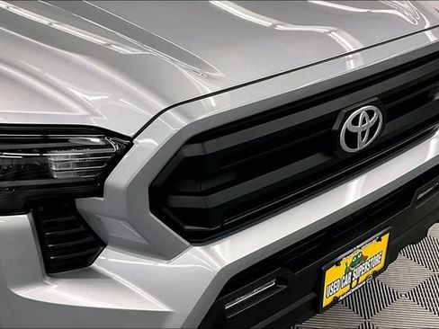 Used 2025 Toyota Tacoma SR5 AWD/4WD image 34