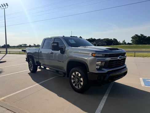 Used 2024 Chevrolet Silverado 2500 Custom w/ Custom Convenience Package AWD/4WD image 4