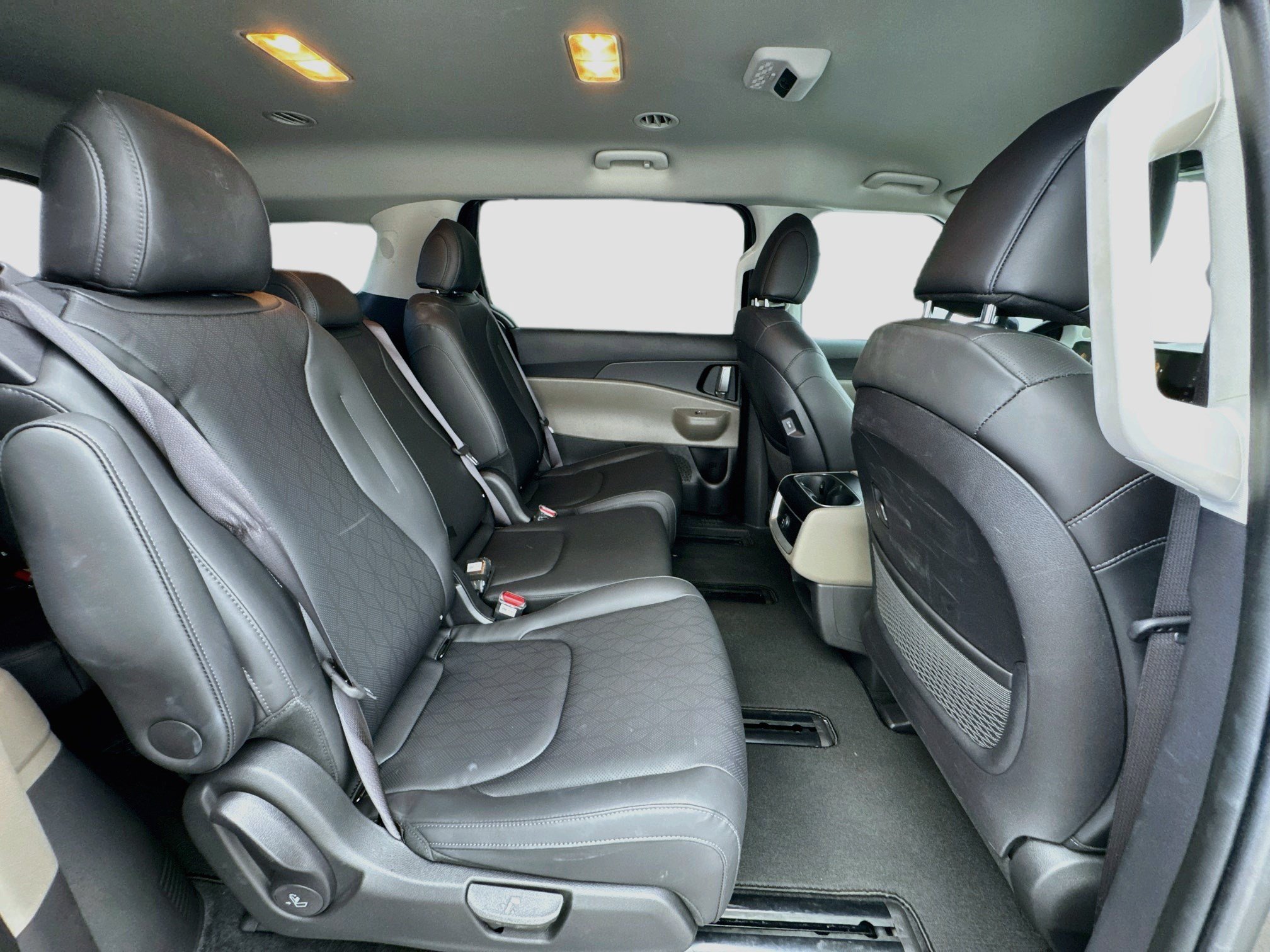 Used 2025 Kia Carnival EX FWD image 19