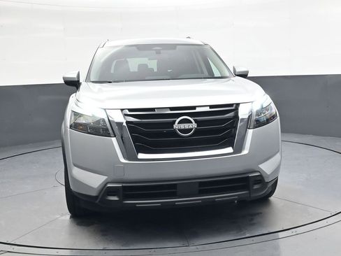 Used 2025 Nissan Pathfinder SV image 10