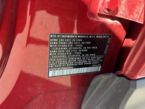 Used 2023 Volkswagen Taos SE w/ Panoramic Sunroof Package image 32