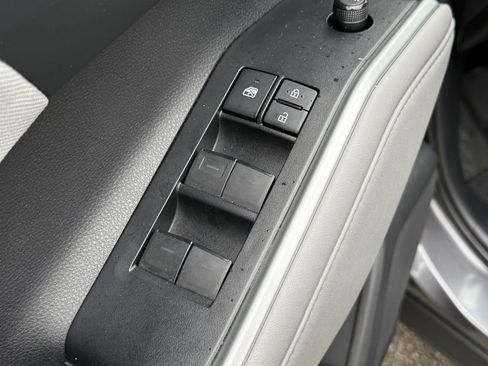 Certified 2022 Toyota Highlander LE image 17