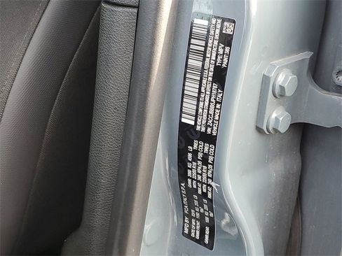 Used 2018 Jeep Renegade Altitude w/ UConnect 8.4 Nav Group image 33