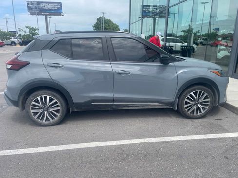 Used 2023 Nissan Kicks SR w/ SR Premium Package FWD image 6