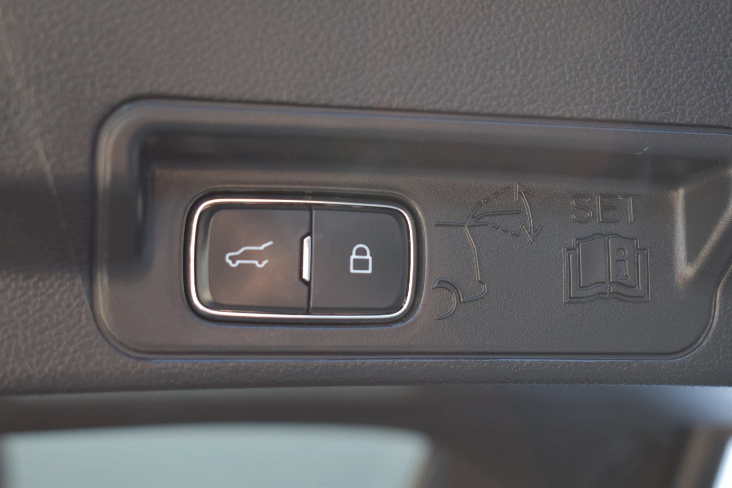 Used 2024 Ford Explorer XLT w/ Equipment Group 202A AWD/4WD image 54