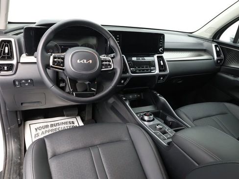 Used 2024 Kia Sorento EX image 8