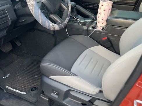 Used 2025 Toyota Tacoma TRD Off-Road image 12