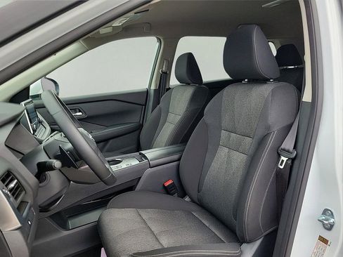 Used 2025 Nissan Rogue SV FWD image 11