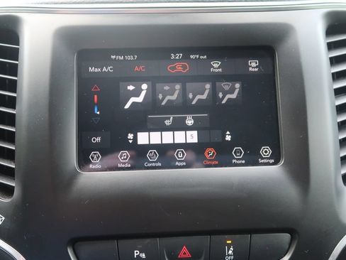 Used 2021 Jeep Cherokee Latitude Plus AWD/4WD image 29