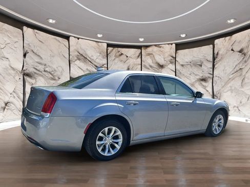 Used 2015 Chrysler 300 Limited image 5