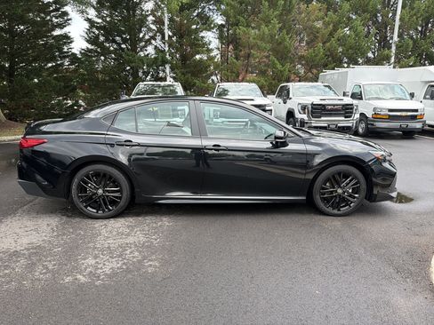Used 2025 Toyota Camry SE FWD image 11