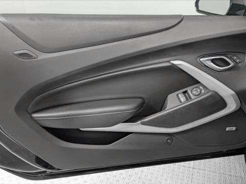 Used 2020 Chevrolet Camaro LT w/ Technology Package RWD image 13
