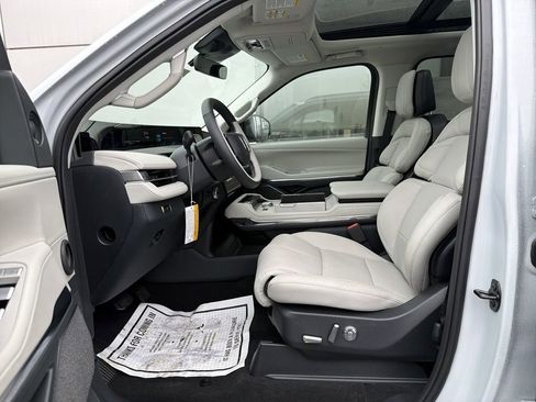 New 2025 Lincoln Navigator Reserve image 5