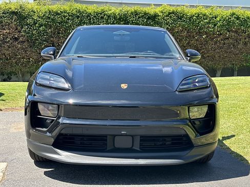 Certified 2025 Porsche Macan Electric RWD image 11