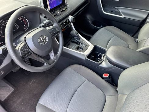 Used 2025 Toyota RAV4 XLE AWD/4WD image 4
