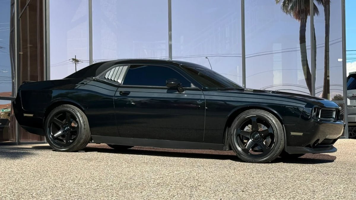 Used 2013 Dodge Challenger R/T RWD image 16