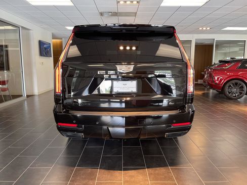 Certified 2026 Cadillac Escalade Platinum Sport w/ LPO, ONYX Package AWD/4WD image 4