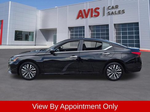 Used 2025 Nissan Altima 2.5 SV FWD image 11