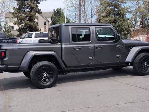 Used 2021 Jeep Gladiator Sport AWD/4WD image 9