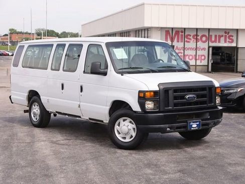 Used 2008 Ford E-350 and Econoline 350 XLT RWD image 2