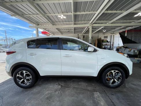 Used 2020 Kia Sportage LX AWD/4WD image 16
