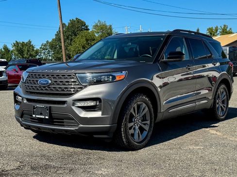 Used 2023 Ford Explorer XLT w/ Equipment Group 202A AWD/4WD image 7