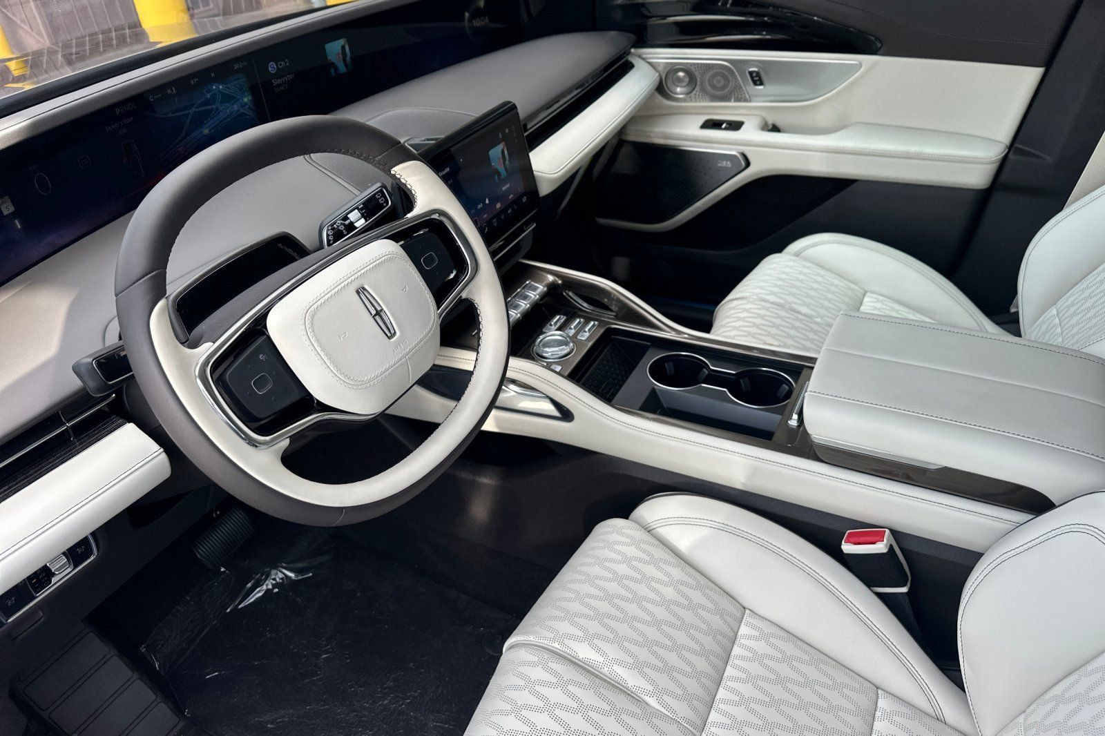 New 2026 Lincoln Nautilus Black Label w/ Jet Appearance Package AWD/4WD image 9