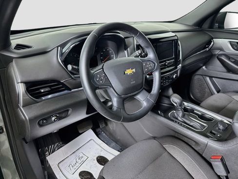 Used 2023 Chevrolet Traverse LT FWD image 9