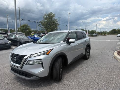 Used 2023 Nissan Rogue SV FWD image 3