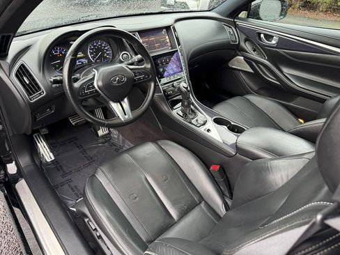 Used 2017 INFINITI Q60 Red Sport 400 image 2