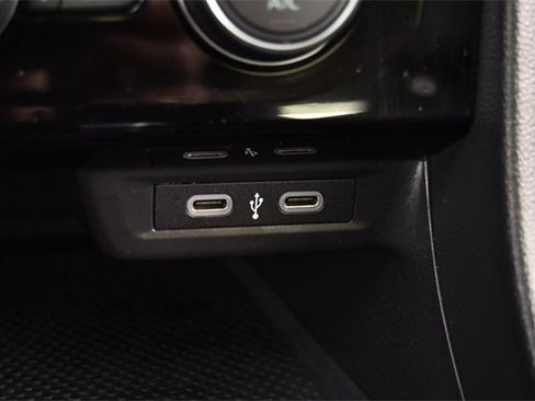 Certified 2024 Volkswagen Jetta SE w/ Panoramic Sunroof Package image 16