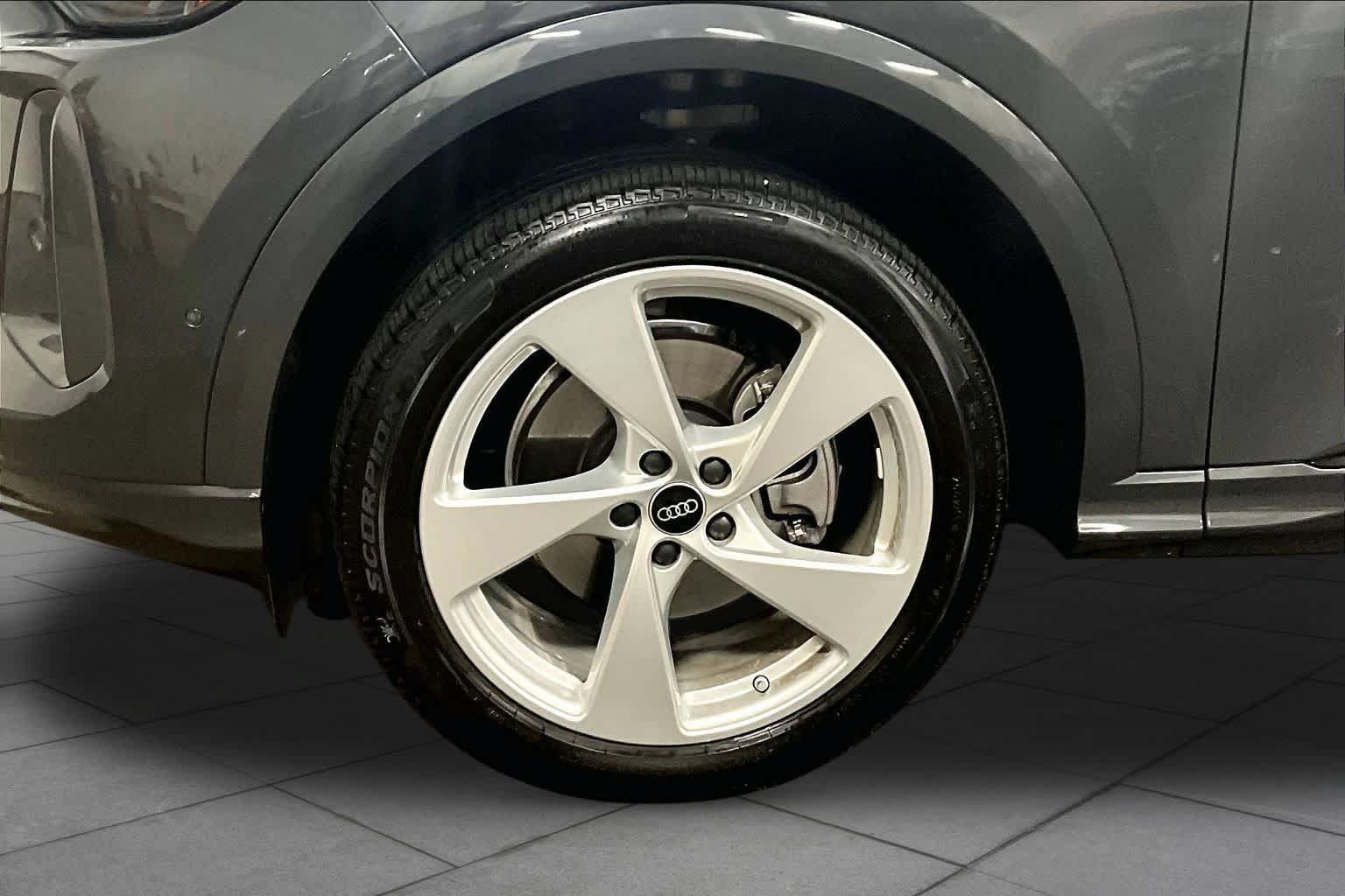 Used 2025 Audi Q5 Premium Plus AWD/4WD image 11