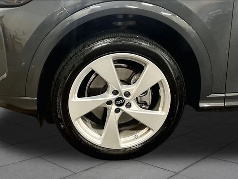 Used 2025 Audi Q5 Premium Plus AWD/4WD image 11