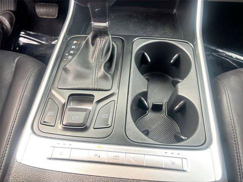 Used 2025 Kia Carnival FWD image 18