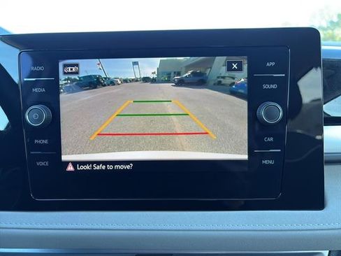 Certified 2025 Volkswagen Taos SE w/ Black Wheel Package image 21