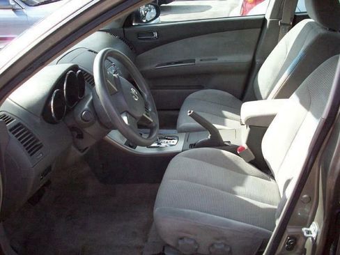 Used 2005 Nissan Altima 2.5 S w/ (S02) Side Airbags Pkg image 6
