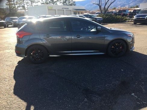 Used 2018 Ford Focus ST image 2