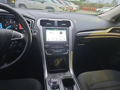 Used 2018 Ford Fusion SE image 23