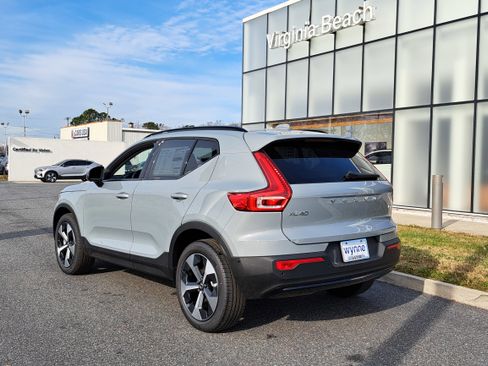 New 2026 Volvo XC40 B4 Plus image 4