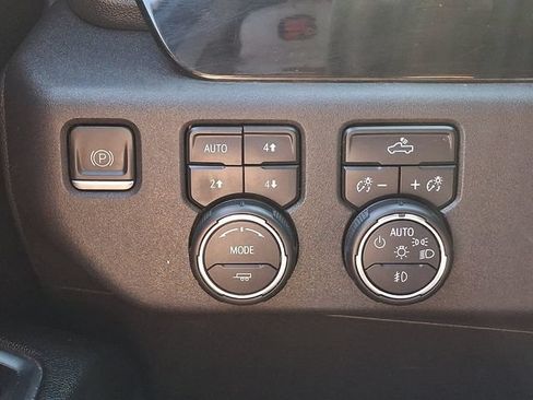 Used 2023 Chevrolet Silverado 1500 LT Trail Boss AWD/4WD image 28