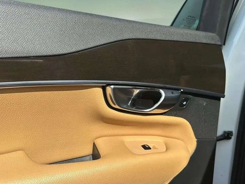 Used 2017 Volvo XC90 T6 Momentum w/ Vision Package image 16