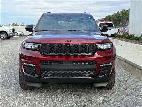 Certified 2025 Jeep Grand Cherokee L Limited w/ Luxury Tech Group II image 8