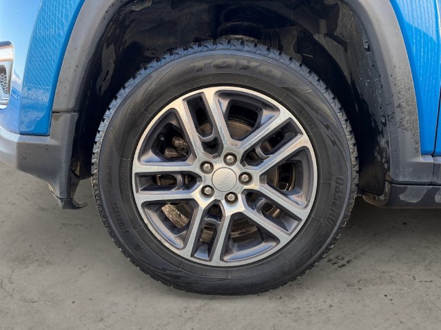 Used 2018 Jeep Compass Latitude w/ Popular Equipment Group AWD/4WD image 9