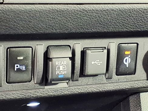 Used 2022 Toyota Tacoma TRD Off-Road w/ Technology Package image 20