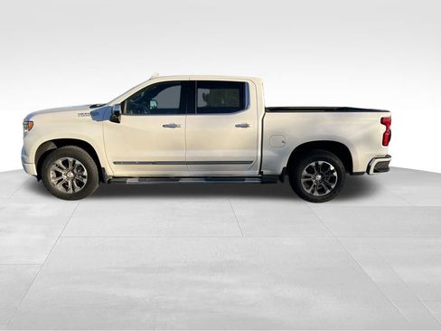 Used 2023 Chevrolet Silverado 1500 High Country w/ Technology Package image 3