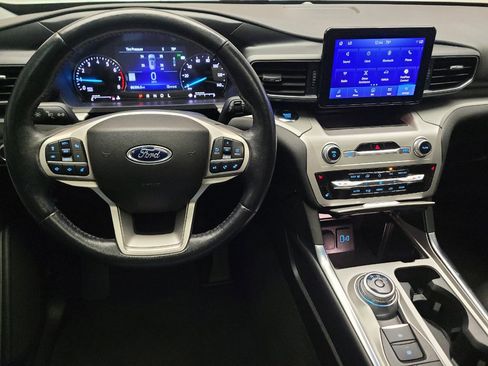 Used 2022 Ford Explorer XLT w/ Equipment Group 202A AWD/4WD image 22