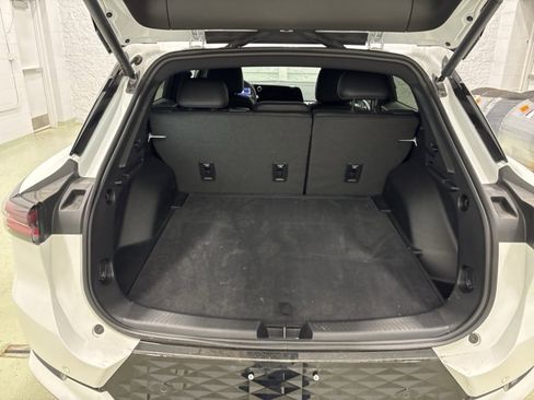 Used 2024 Chevrolet Equinox EV RS image 32