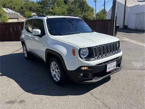 Used 2017 Jeep Renegade Latitude FWD image 1