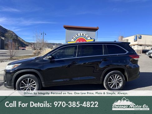 Used 2017 Toyota Highlander XLE image 3